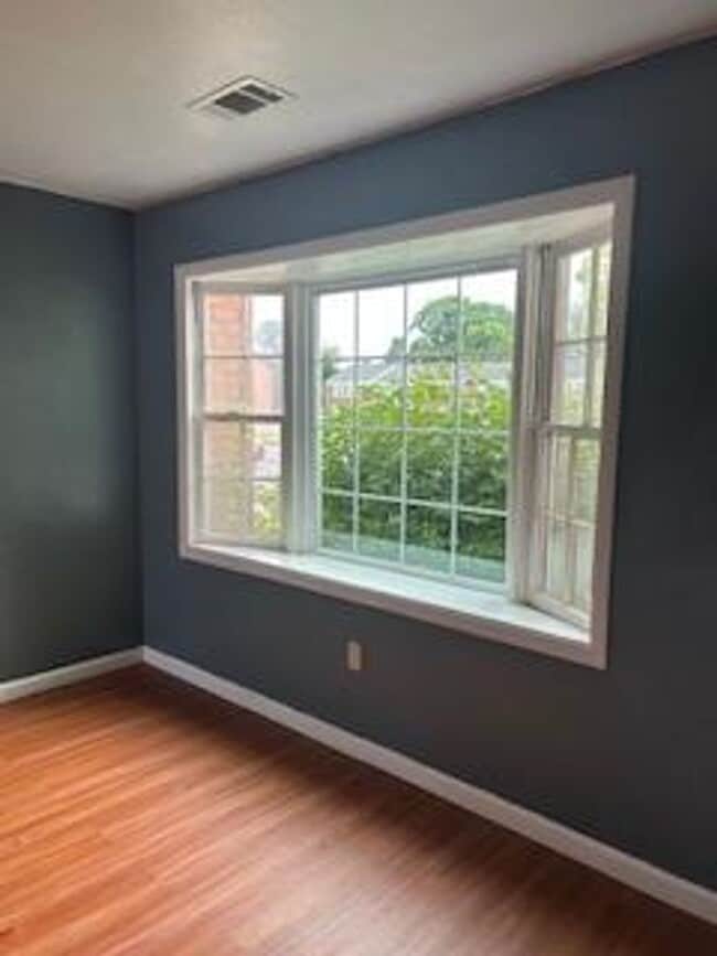 Building Photo - Price Reduced!