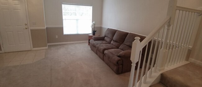 Building Photo - Beautiful Furnished 2/2.5  Pool View Condo x Rent Close to Universities.