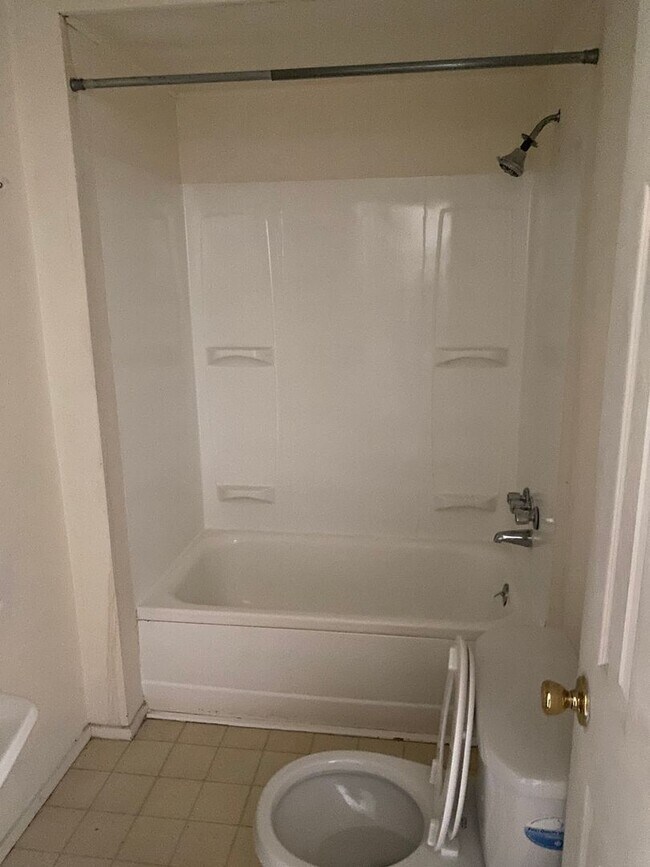 Building Photo - 331 Garfield St