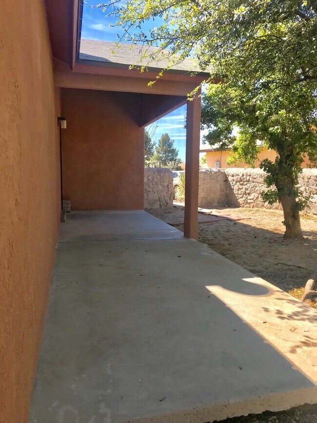 Building Photo - Nice Home is Las Colinas!