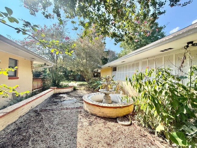 Building Photo - Home For Lease