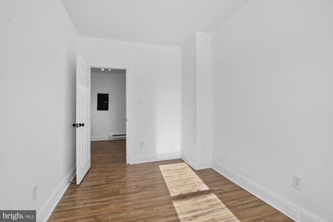 Building Photo - 1733 W Oxford St