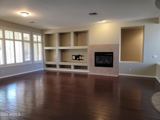 Building Photo - 2461 W Marlin Dr