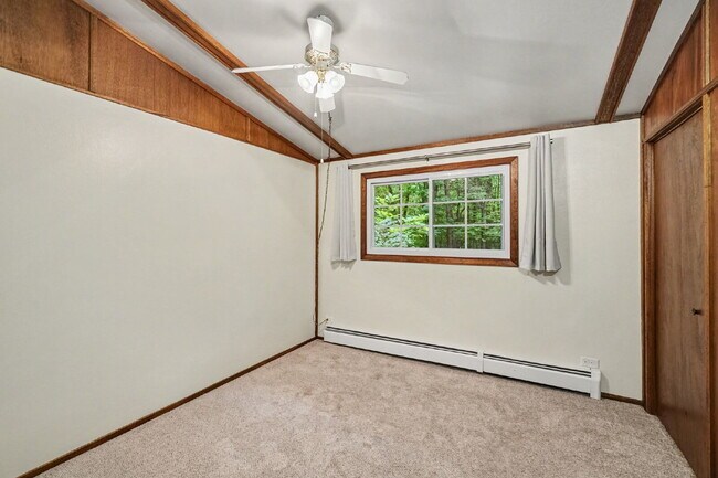 Building Photo - 3-Bedroom Duplex with Finished Basement & Central Air $1600/month