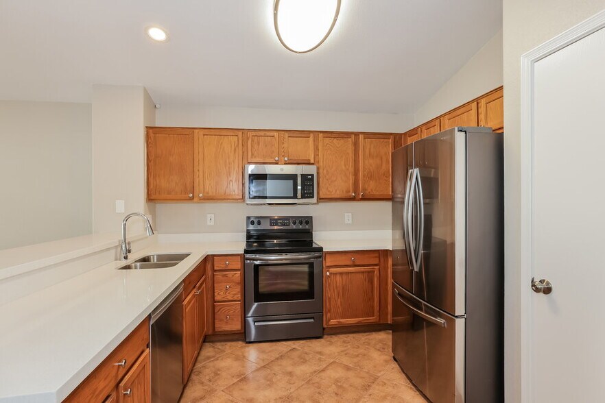 Building Photo - 1128 W 20th Ave