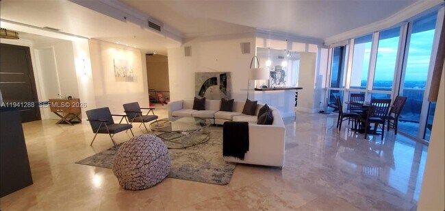 Building Photo - 18201 Collins Ave