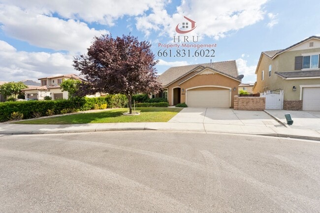 Building Photo - Stunning 4-bedroom, 3-bathroom home