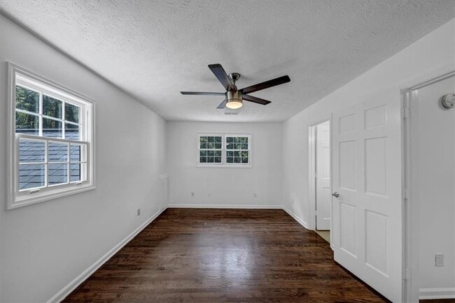 Building Photo - 172 Oak Forest Dr