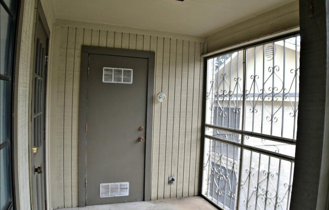 Building Photo - 165 W Rampart Dr