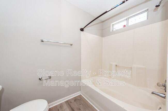 Building Photo - 5161 Eastway St