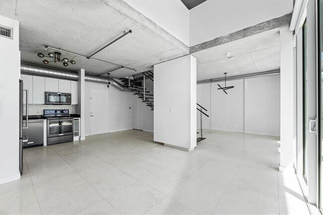 Building Photo - 690 SW 1st Ct