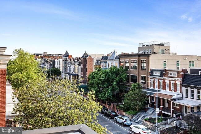 Building Photo - Stunning Three Bedroom Penthouse Condo W/Three Private Outdoor Spaces & Parking Included!