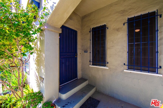 Building Photo - 1117 Longwood Pl