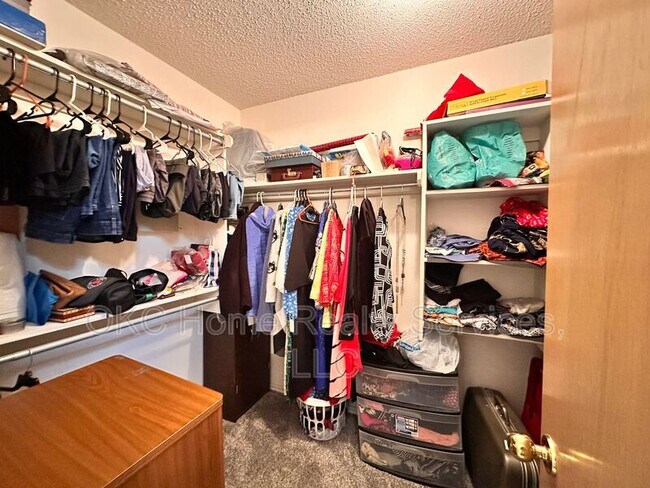 Building Photo - 17316 Valley Crst