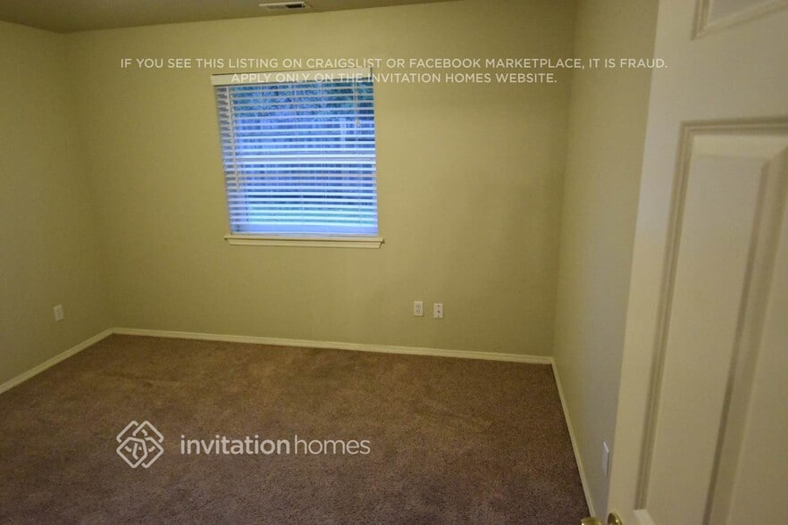 Building Photo - 13421 Des Moines Memorial Dr S