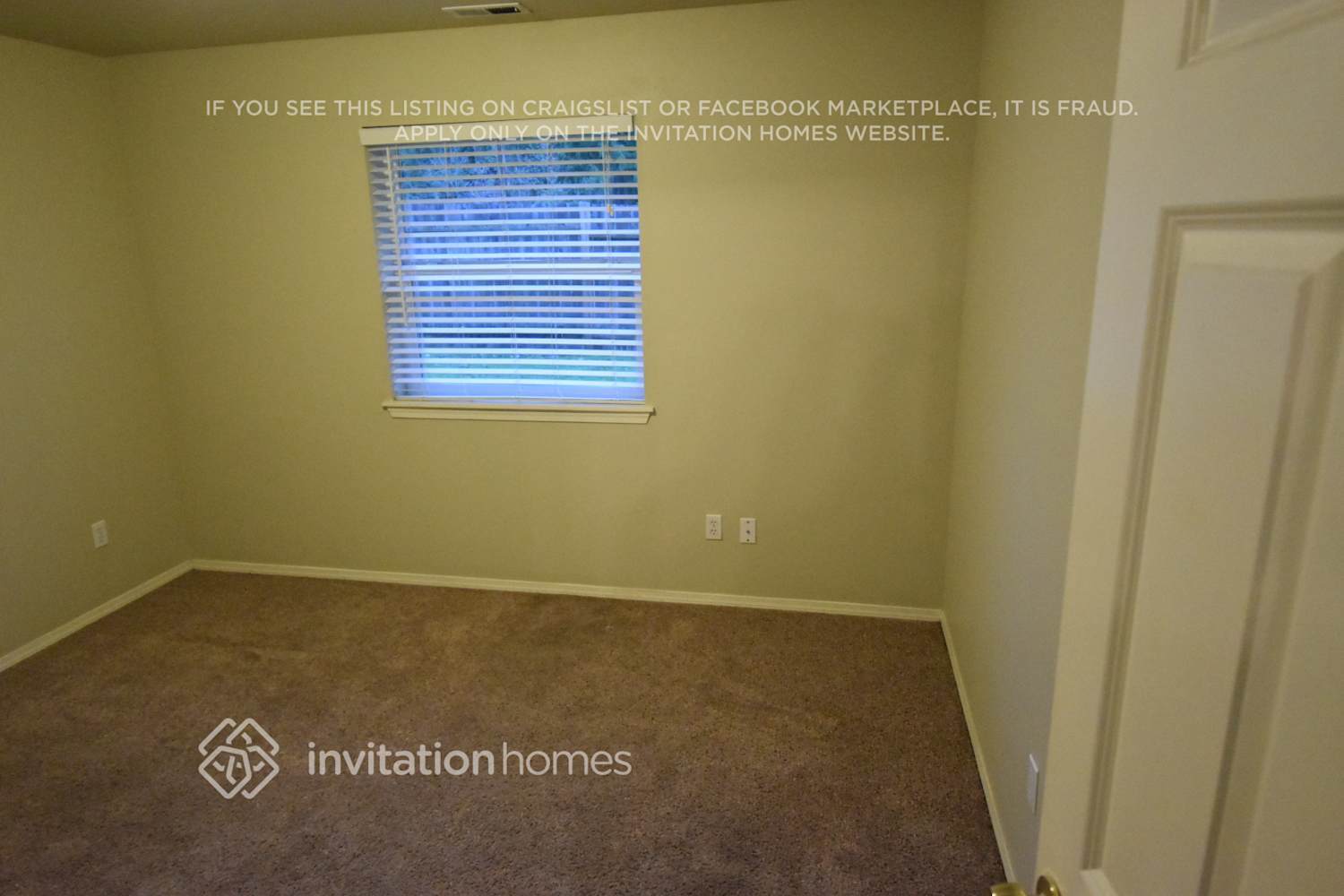 Building Photo - 13421 Des Moines Memorial Dr S