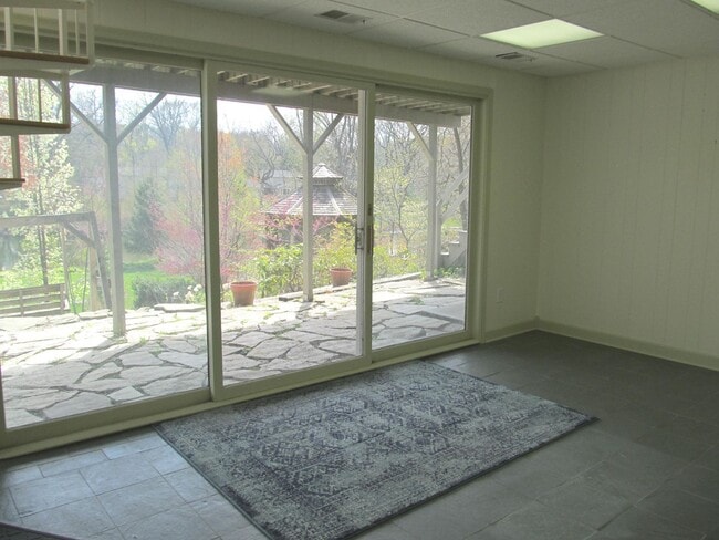 Building Photo - Five Bedroom Home on Portage Creek