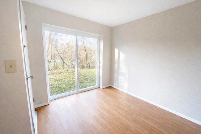 Studio - Pine View Apartments