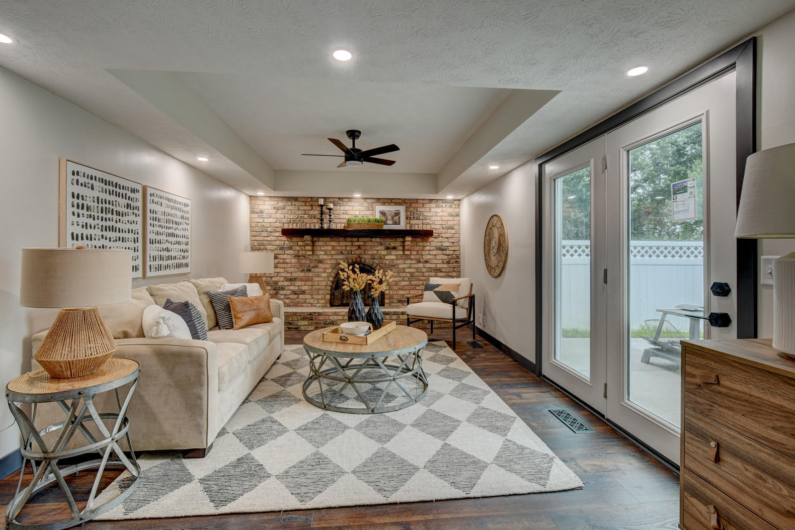 Lower Living Room - 11680 Meredith Ave