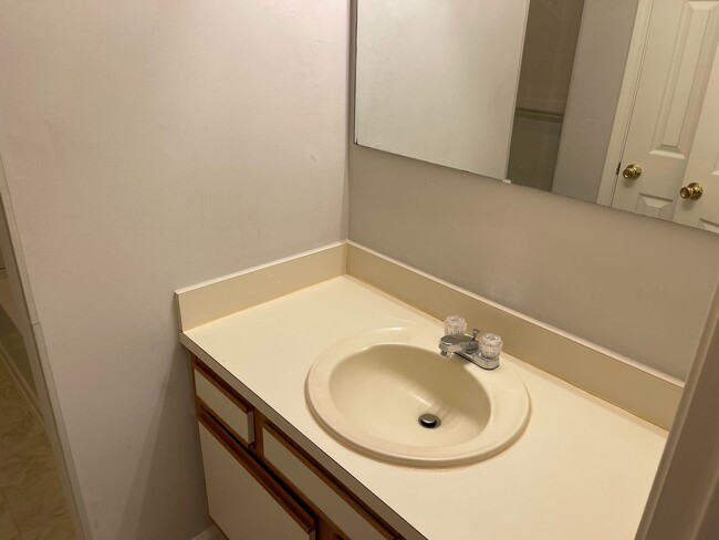 Building Photo - Spacious 3-Bedroom Townhome in Ballantyne Area