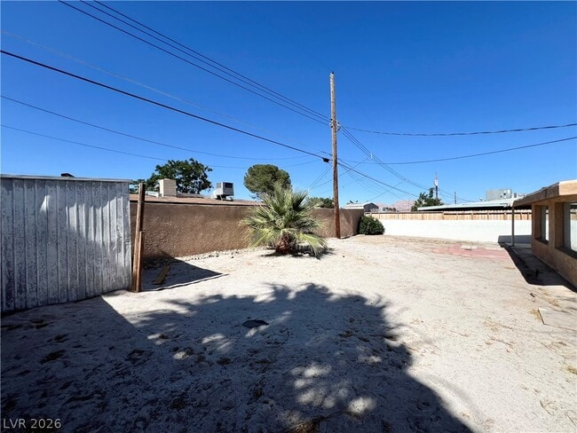 Building Photo - 2017 Bracken Ave