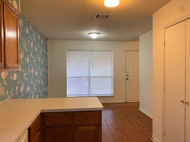 Building Photo - Duplex