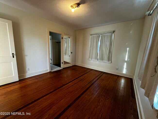 Building Photo - 1924 Arcadia Pl