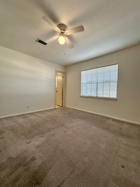 Building Photo - 6332 Chevy Chase Dr