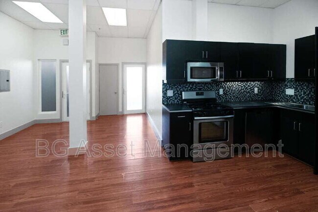 Building Photo - 1459 MacArthur Blvd