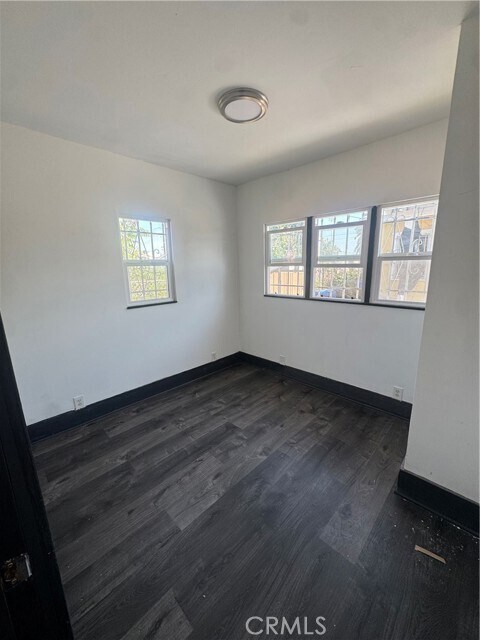 Building Photo - 146 W 58th St