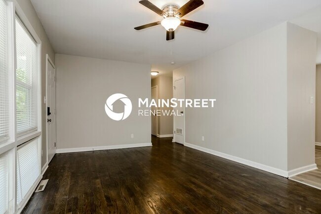 Building Photo - 3 Bedroom Pet-Friendly Home in Grandview, MO with Main Street Renewal