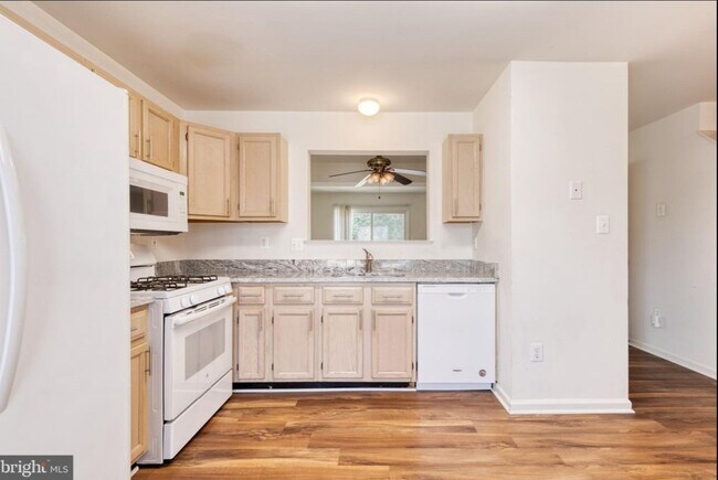 Kitchen - 6 Amberlady Ct