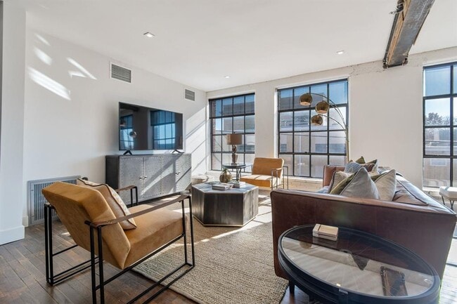 Building Photo - 1329 College Ave