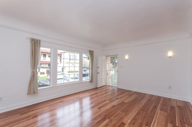 Building Photo - Large Spanish Style House in the Heart of ...