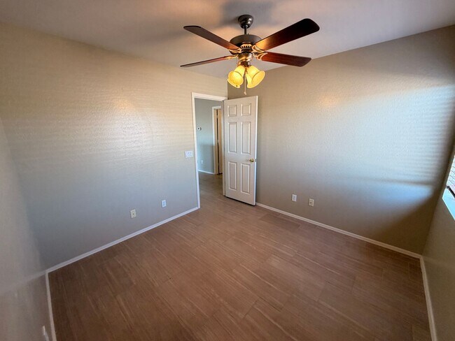 Building Photo - Updated 4x2 Buckeye Home *NO* Carpet & Downstairs Primary Bed!