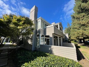Building Photo - Private 2bd/1ba Condo with 1 car garage - Available Now!