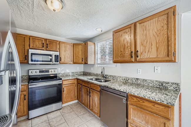 Building Photo - Beautiful 3-Bedroom Home with Open Floor P...