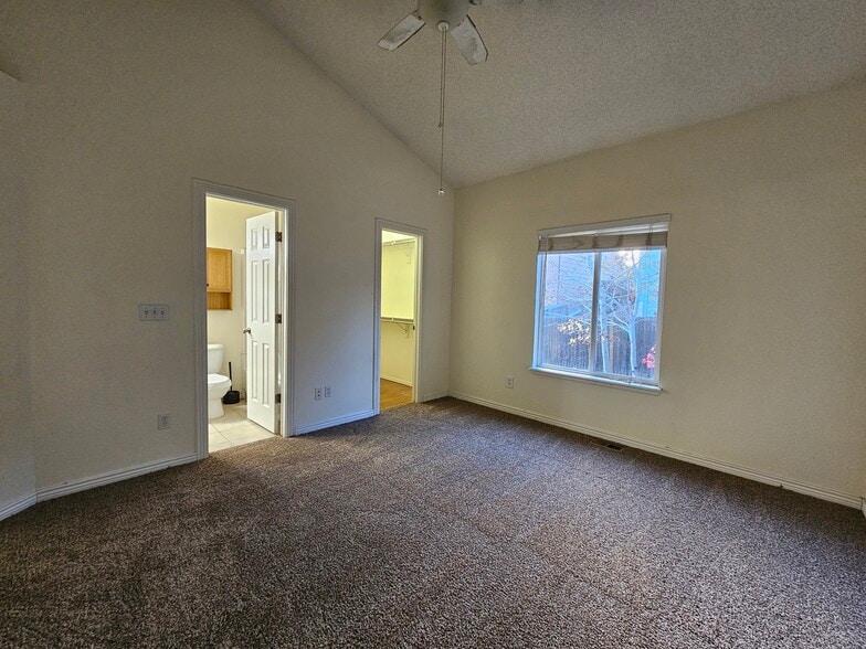 Building Photo - 4672 Saddle Ridge Dr