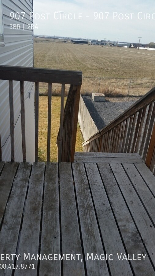 Building Photo - 907 Post Cir