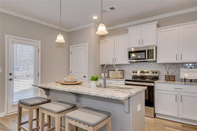 Building Photo - 105 Essence Dr