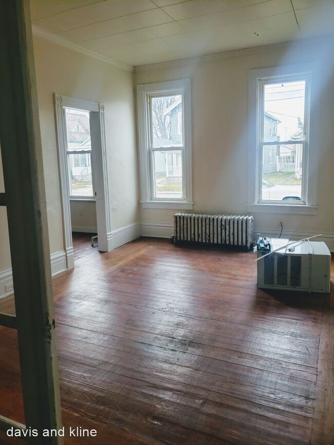 Building Photo - 3 br, 1 bath House - 1010 Vine Street