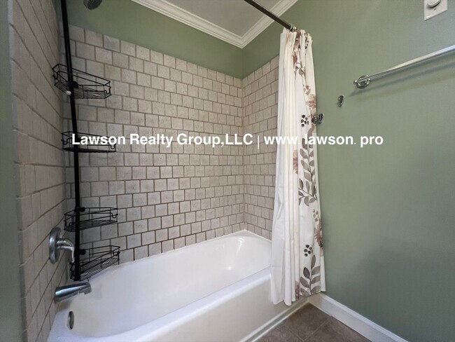 Building Photo - Charming Grandin Court House with Detached Garage and In Law Suite
