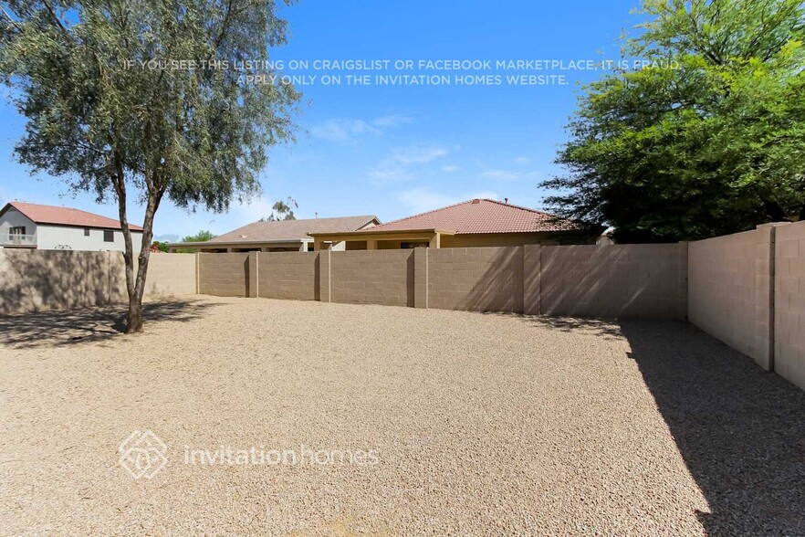 Building Photo - 9526 W Minnezona Ave