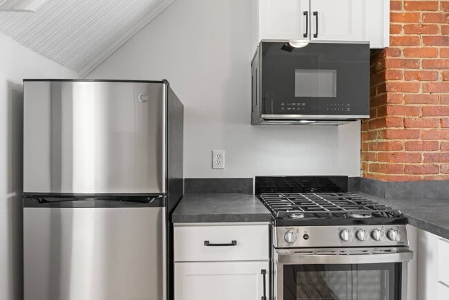 Building Photo - 35 Saratoga Ave