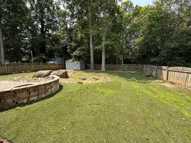 Building Photo - Updated Home in the Heart Of Chesterfield