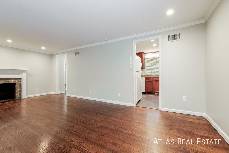 Building Photo - 3902 W 72nd Terrace