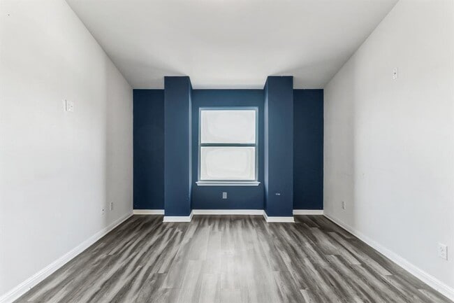 Building Photo - 13745 Fallsprings Way