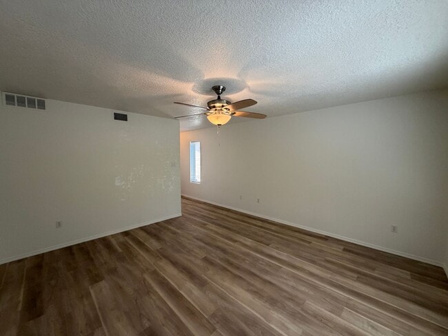 Building Photo - 3 Bedroom Single Story Home Available Near Unser Blvd NW & McMahon Blvd NW!