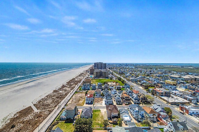 Building Photo - 3851 Boardwalk