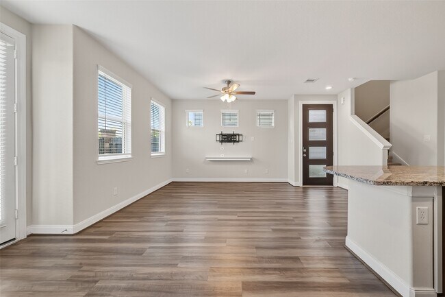 Building Photo - 9816 Magnolia Village Ln